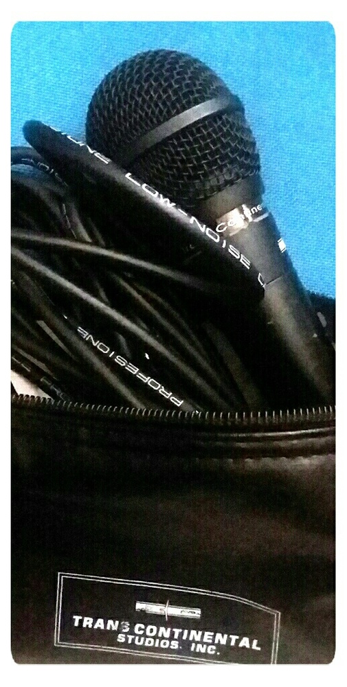 Microphone Transcontinental Studios Inc.